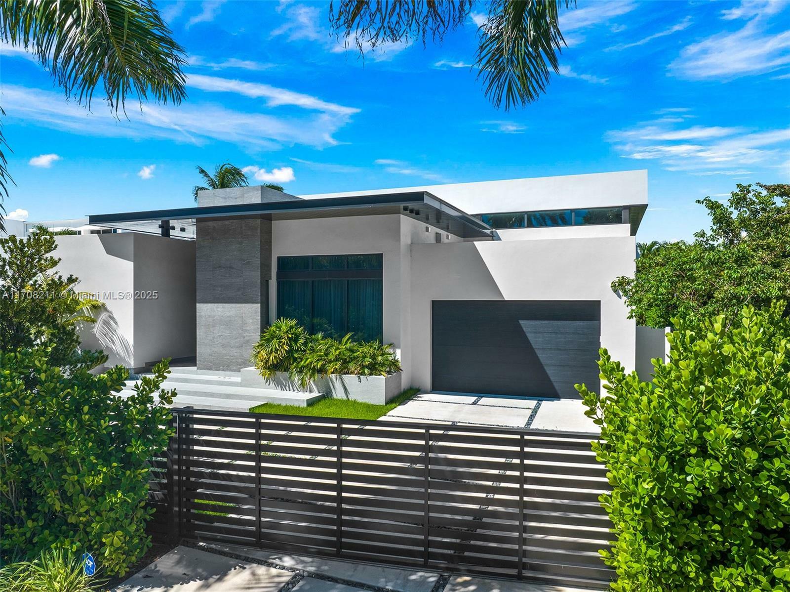 Property Photo: 620 Ocean Blvd FL 33160