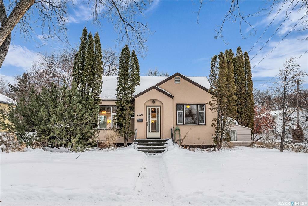 Property Photo:  1221 Munroe Avenue  SK S7H 2G3 