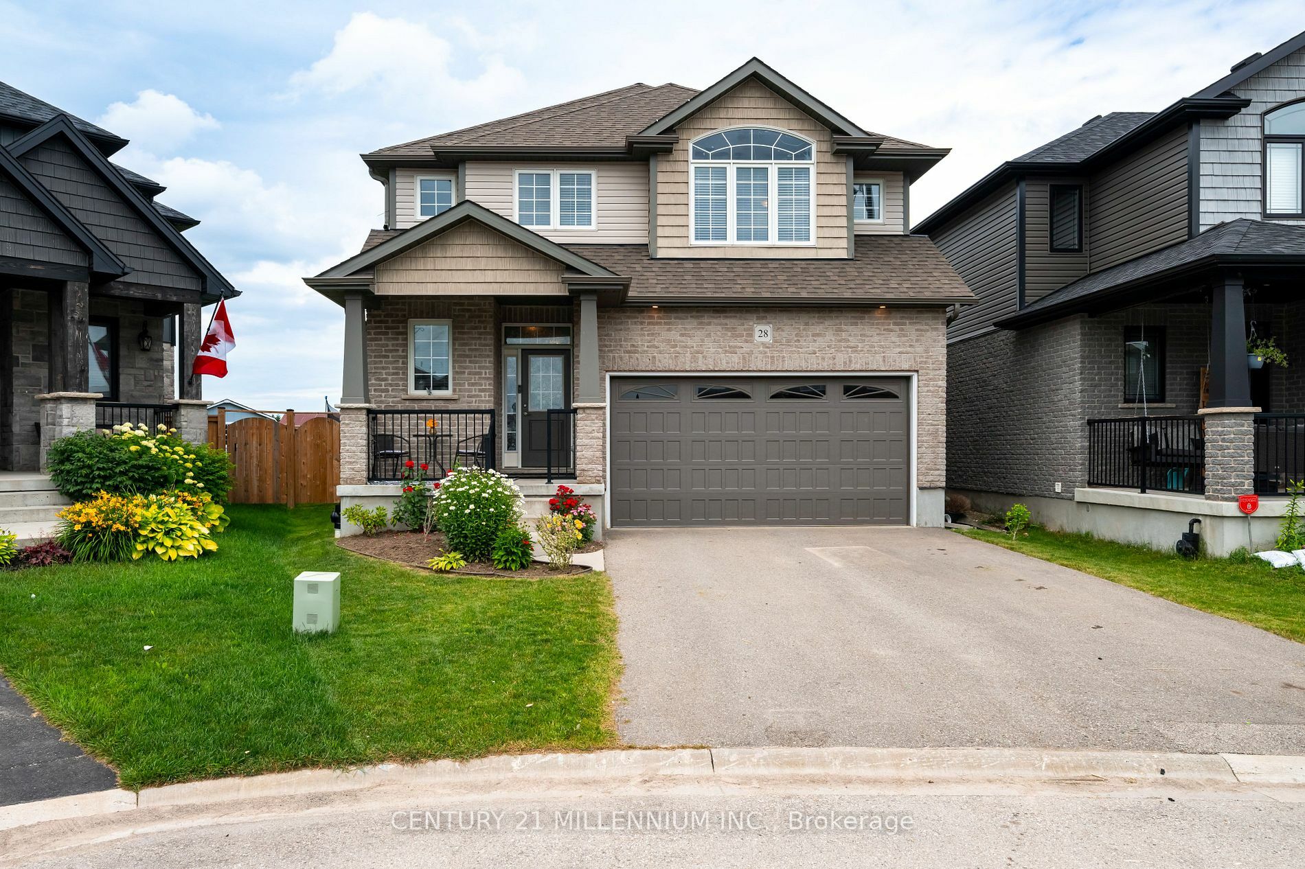 Property Photo:  28 Sparrow Cres  ON L9W 7P2 