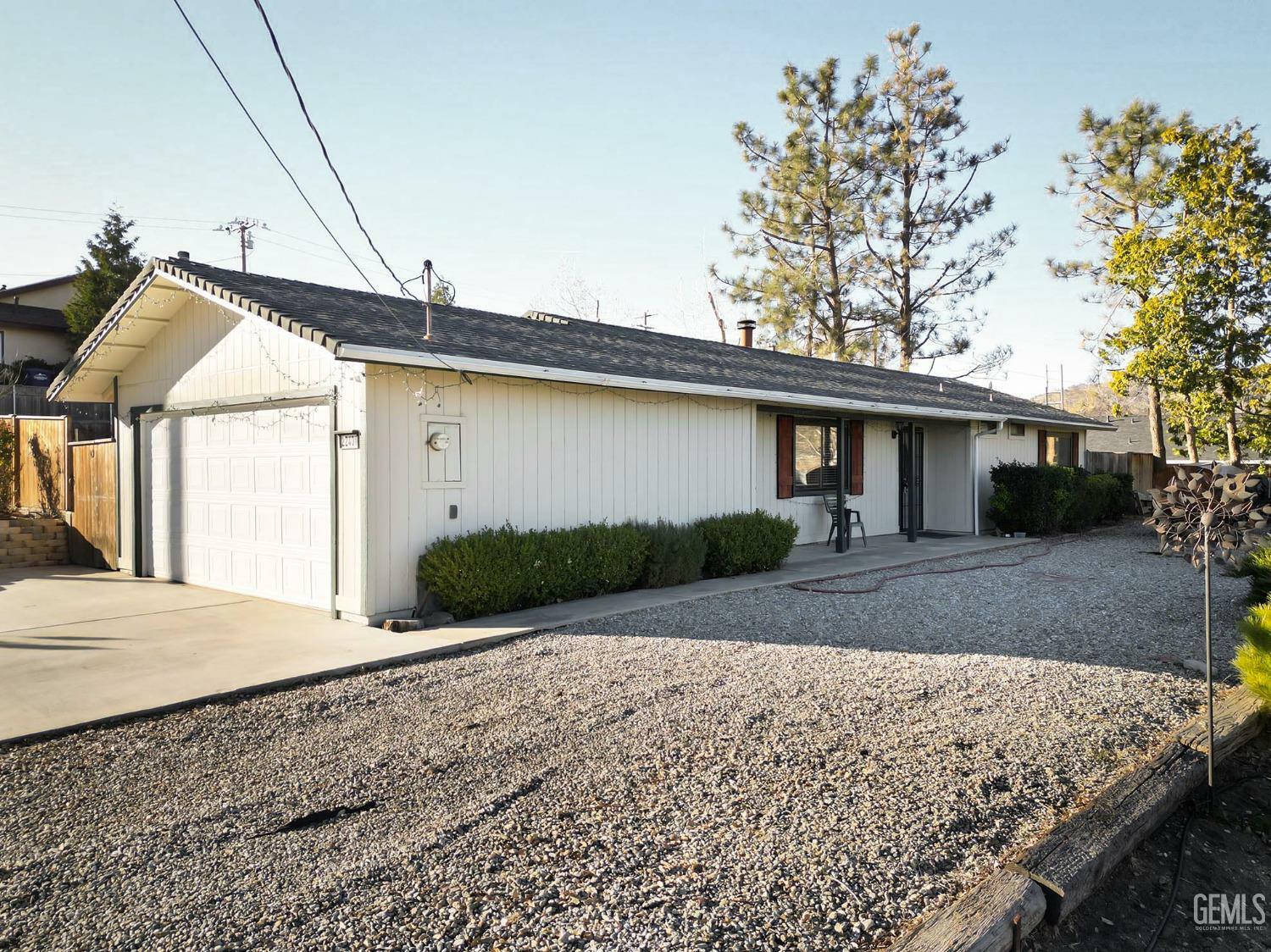 Property Photo:  22401 Willow Place  CA 93561 