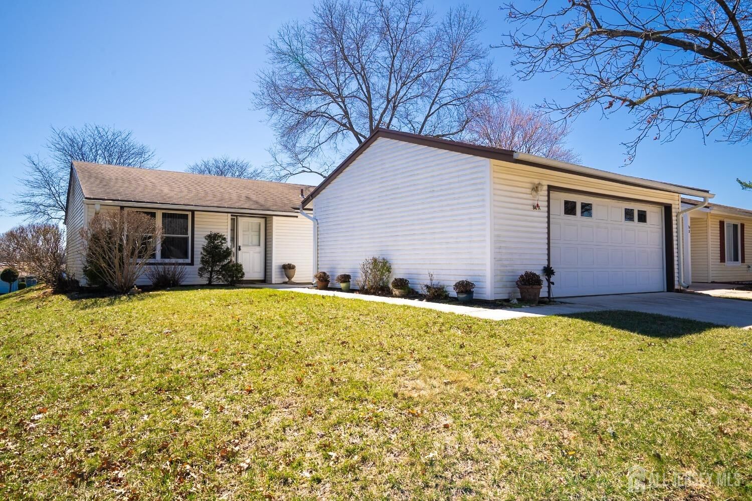 Property Photo: 94-A Salix Plaza NJ 08831