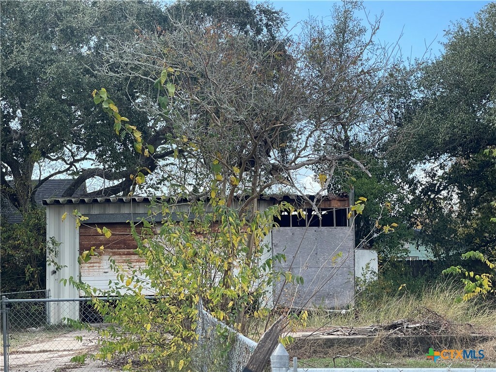 Property Photo: 711 4th Street TX 77465