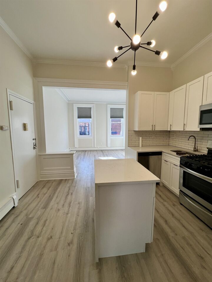 332 Communipaw Ave 1  Jc, Bergen-Lafayett NJ 07304 photo