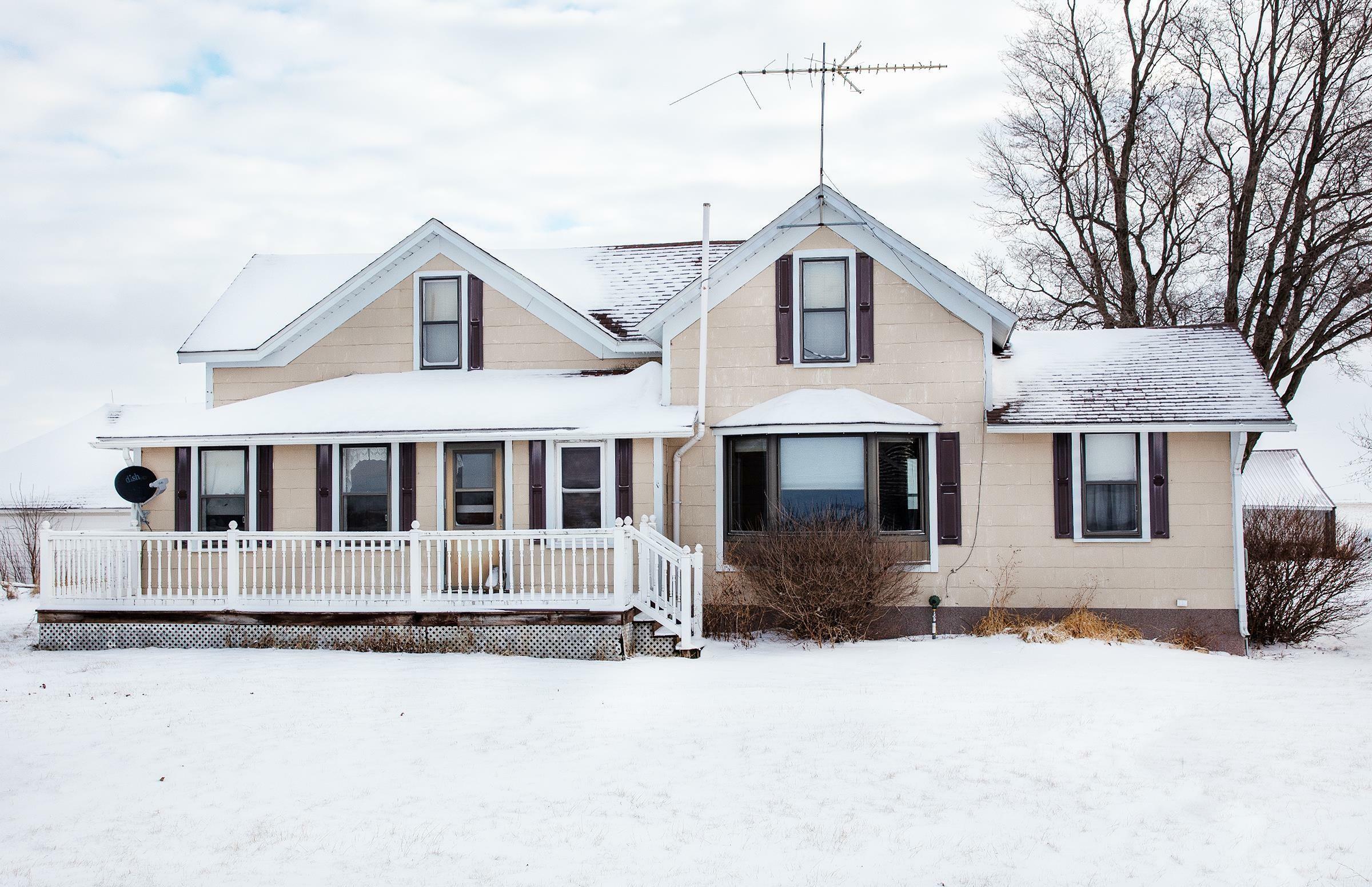 Property Photo:  1931 Piedmont Avenue  IA 50676 