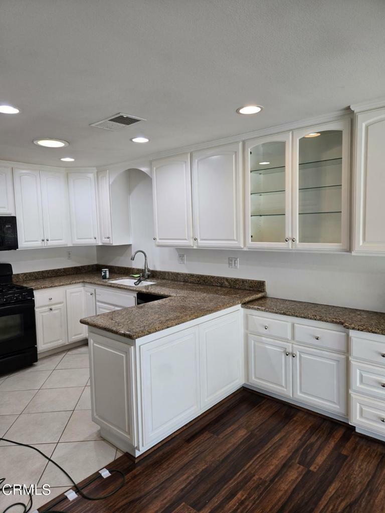 Property Photo: 825 Laurel Park Circle CA 93012