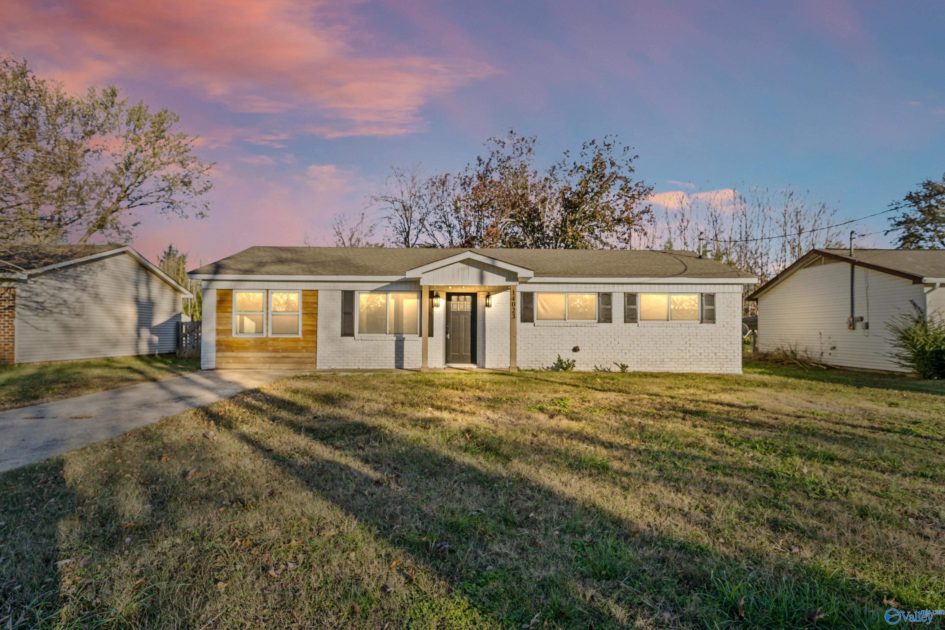 Property Photo: 14023 Glenview Drive SW AL 35803