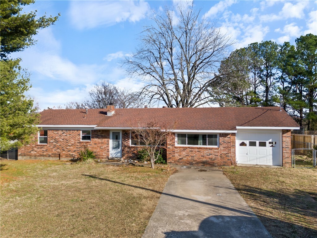 Property Photo:  1076 S Lake Sequoyah Drive  AR 72701 