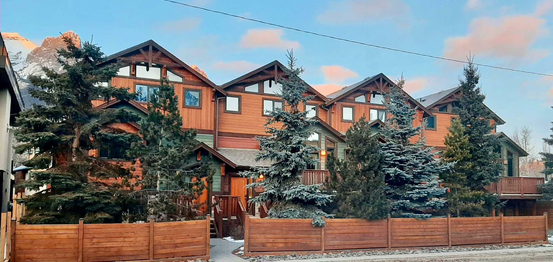 Property Photo:  614 8th Avenue SW  AB T1W 2E3 