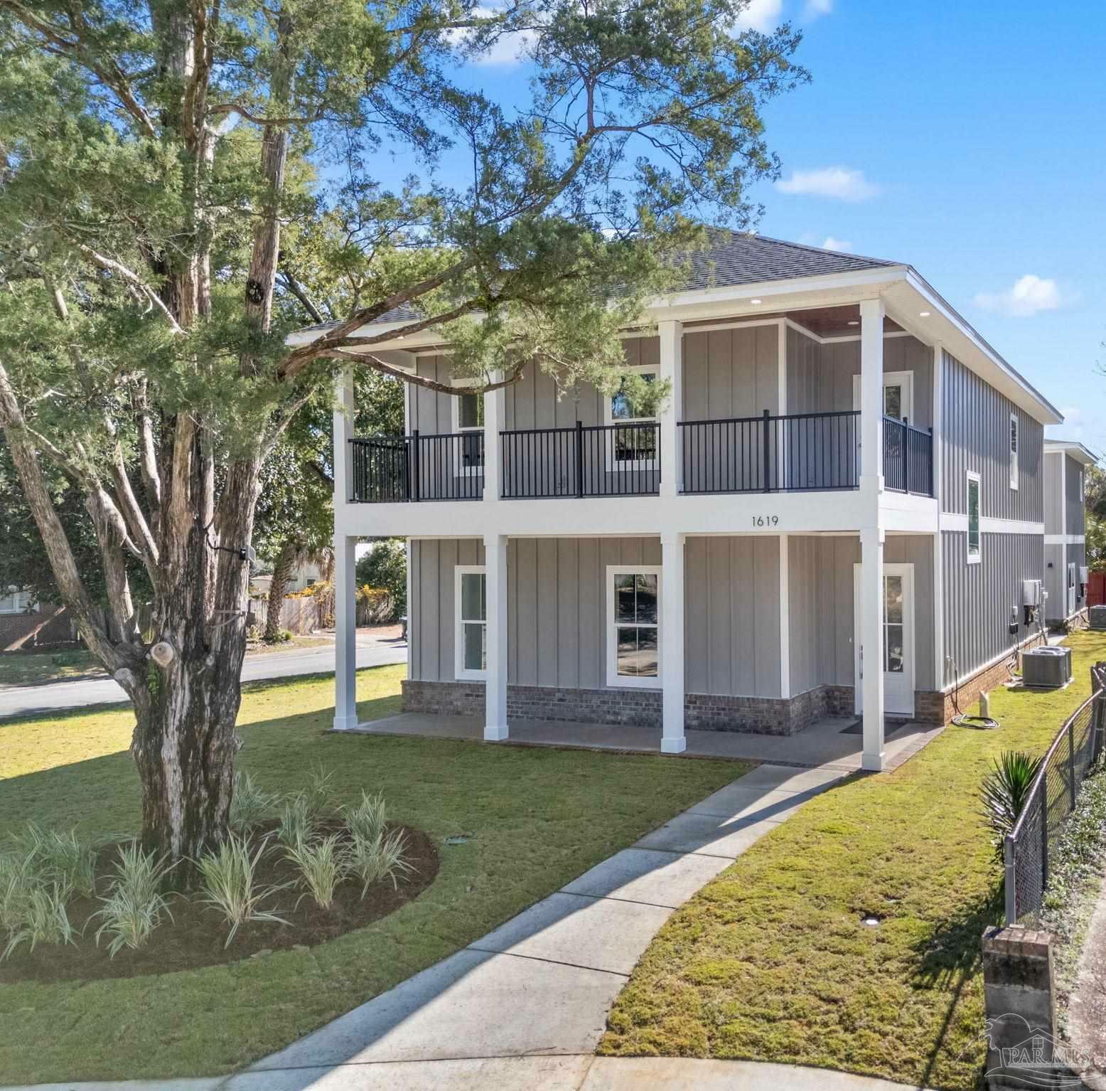 Property Photo:  1619 E De Soto St  FL 32501 