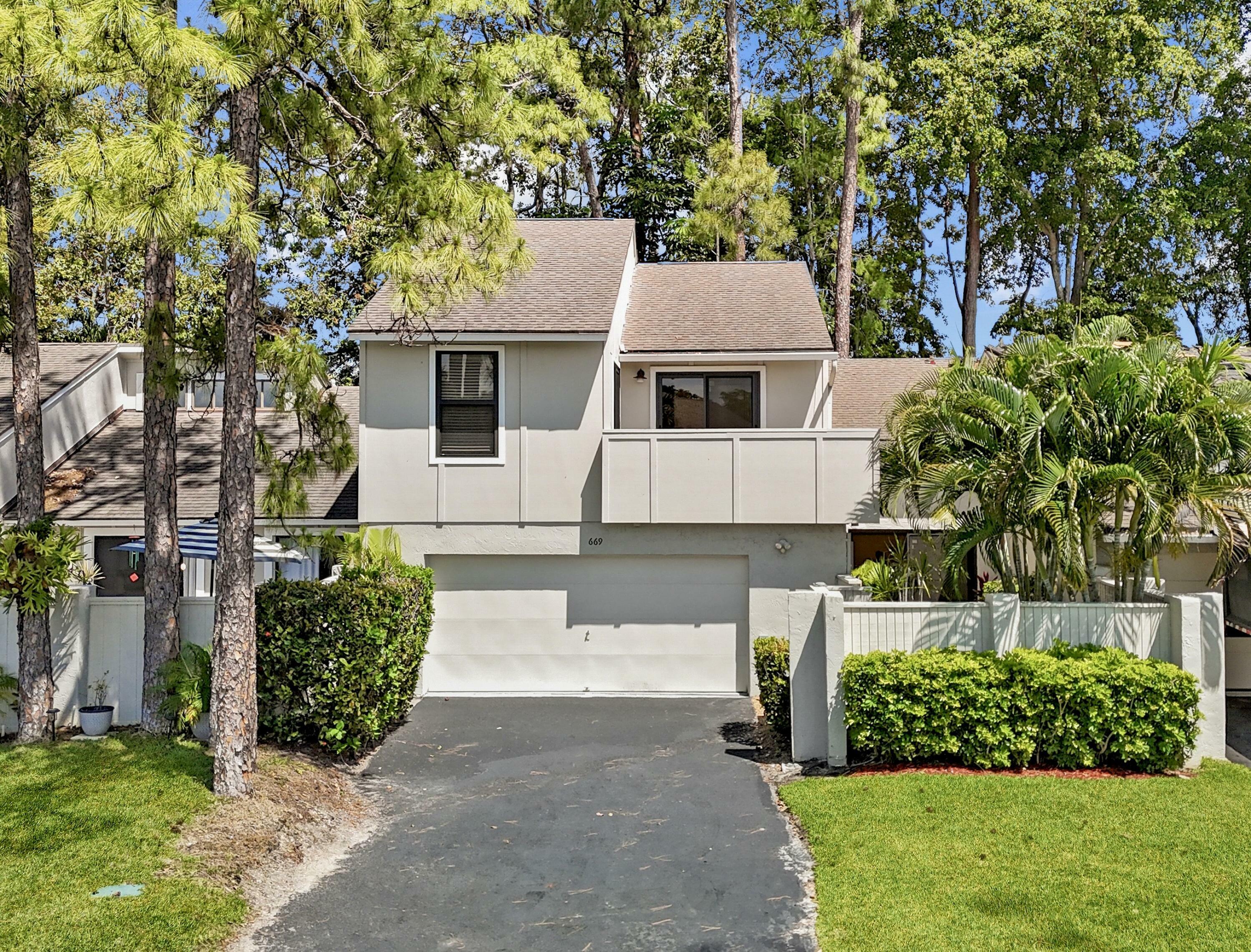 Property Photo: 669 Spinnaker Court FL 33414