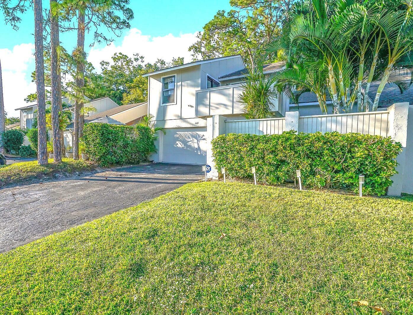 Property Photo:  669 Spinnaker Court  FL 33414 