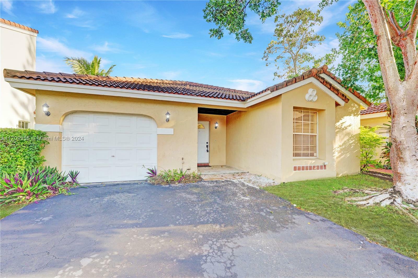 Property Photo:  1405 Seagrape Cir  FL 33326 