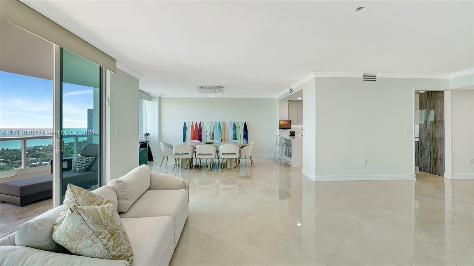 Property Photo:  20201 E Country Club Dr Ph2702  FL 33180 