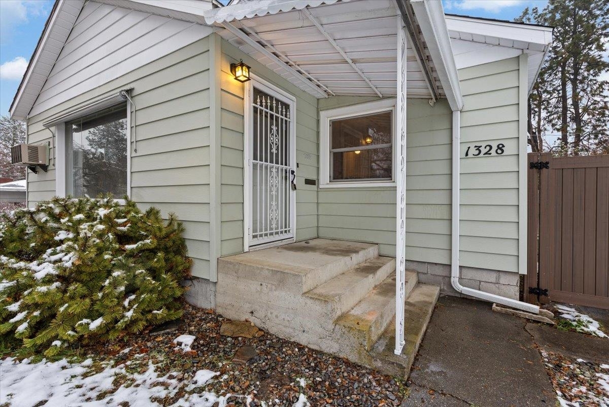 Property Photo:  1328 W Dalke Ave  WA 99205 