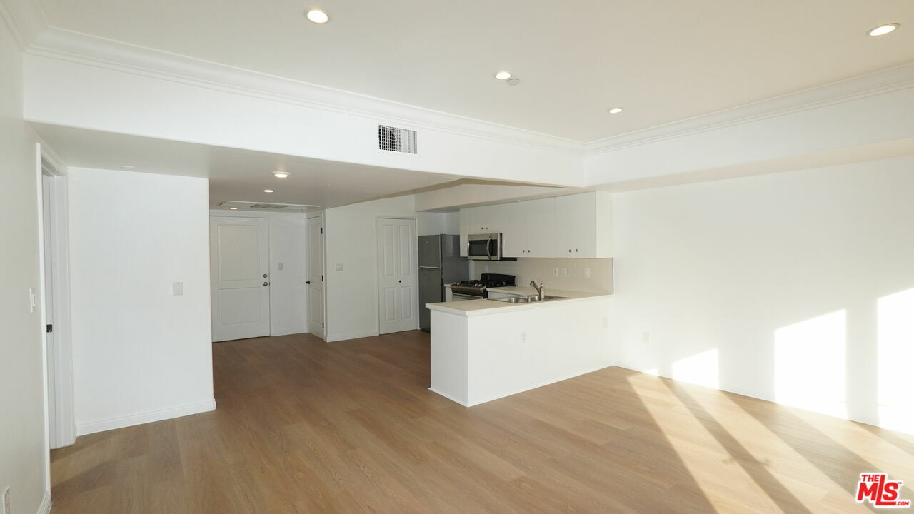 Property Photo:  930  S Robertson Blvd 603  CA 90035 