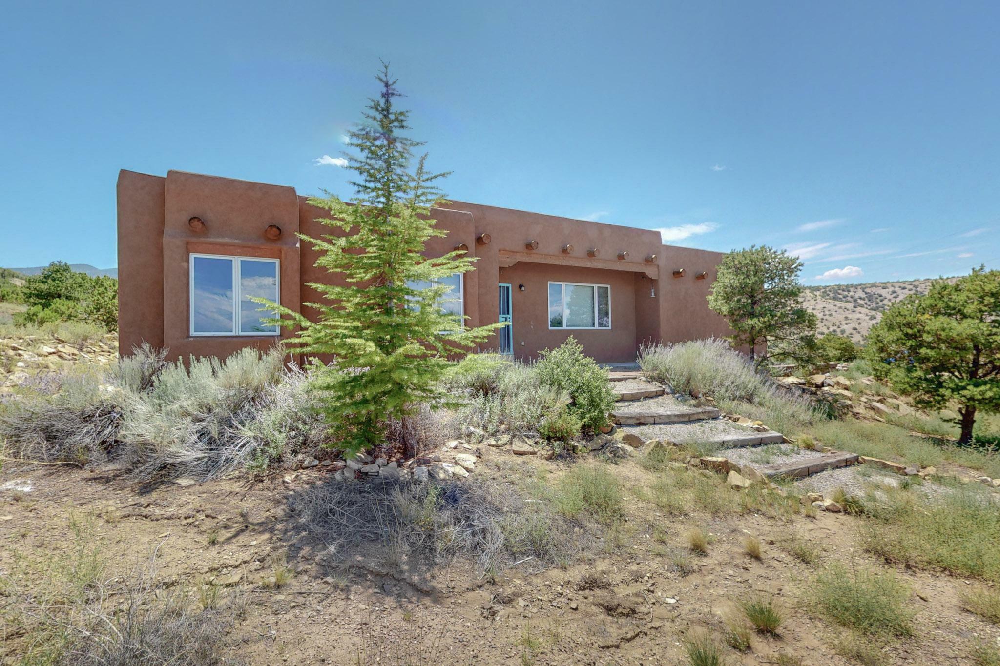 Property Photo:  16 Camino De La Vina Vieja  NM 87043 