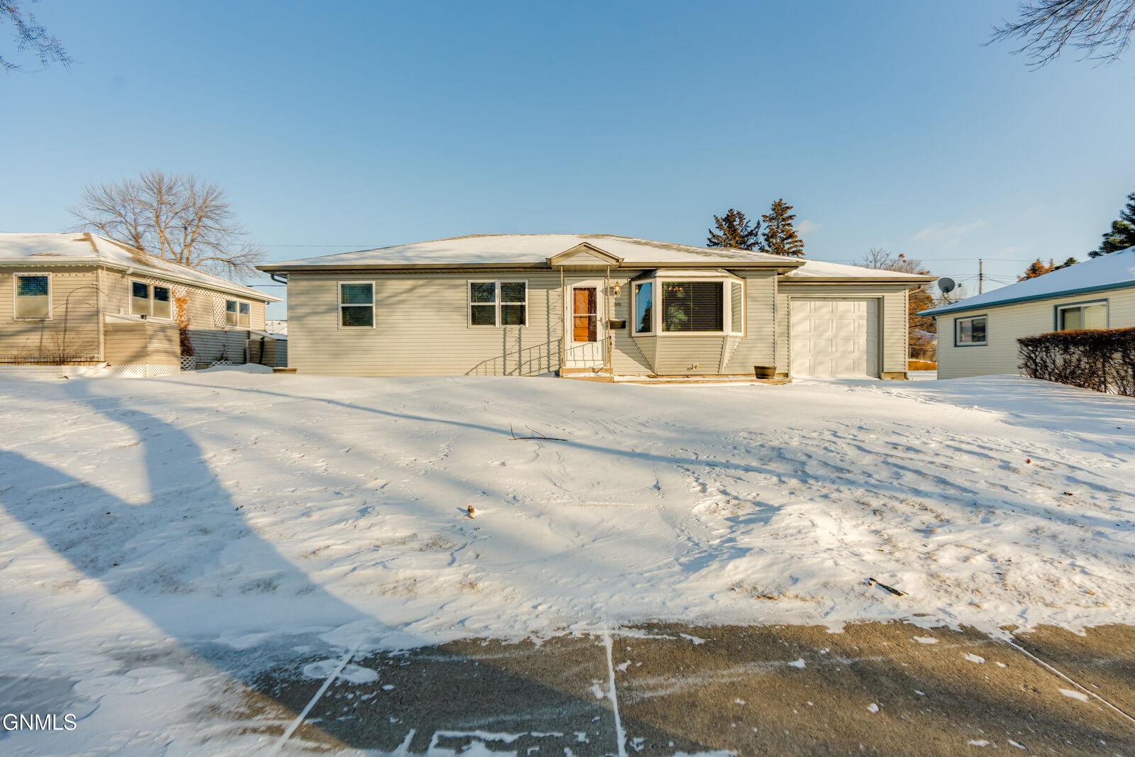 Property Photo:  1823 Ryan Drive  ND 58501 