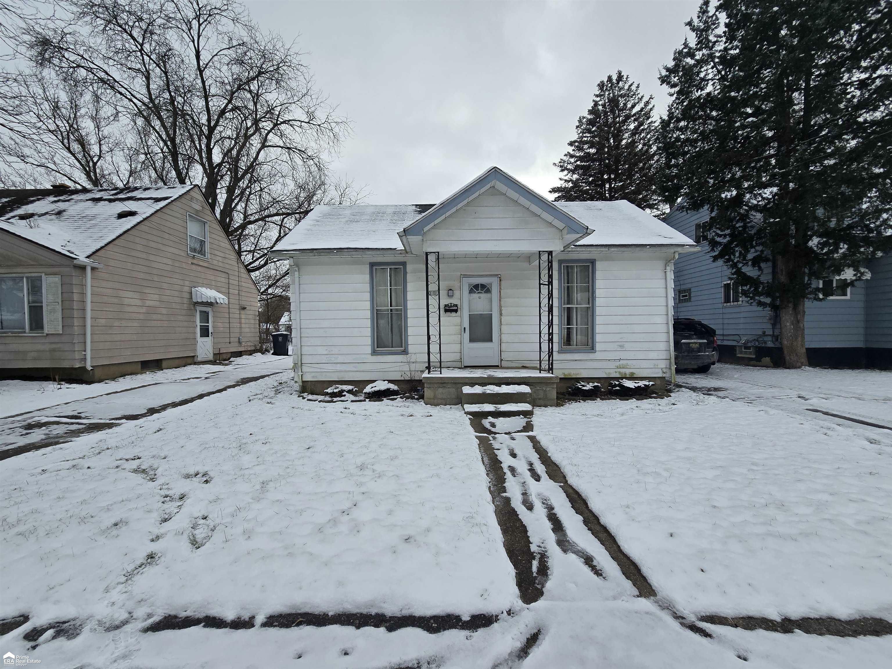 Property Photo:  3101 Barth Street  MI 48504 