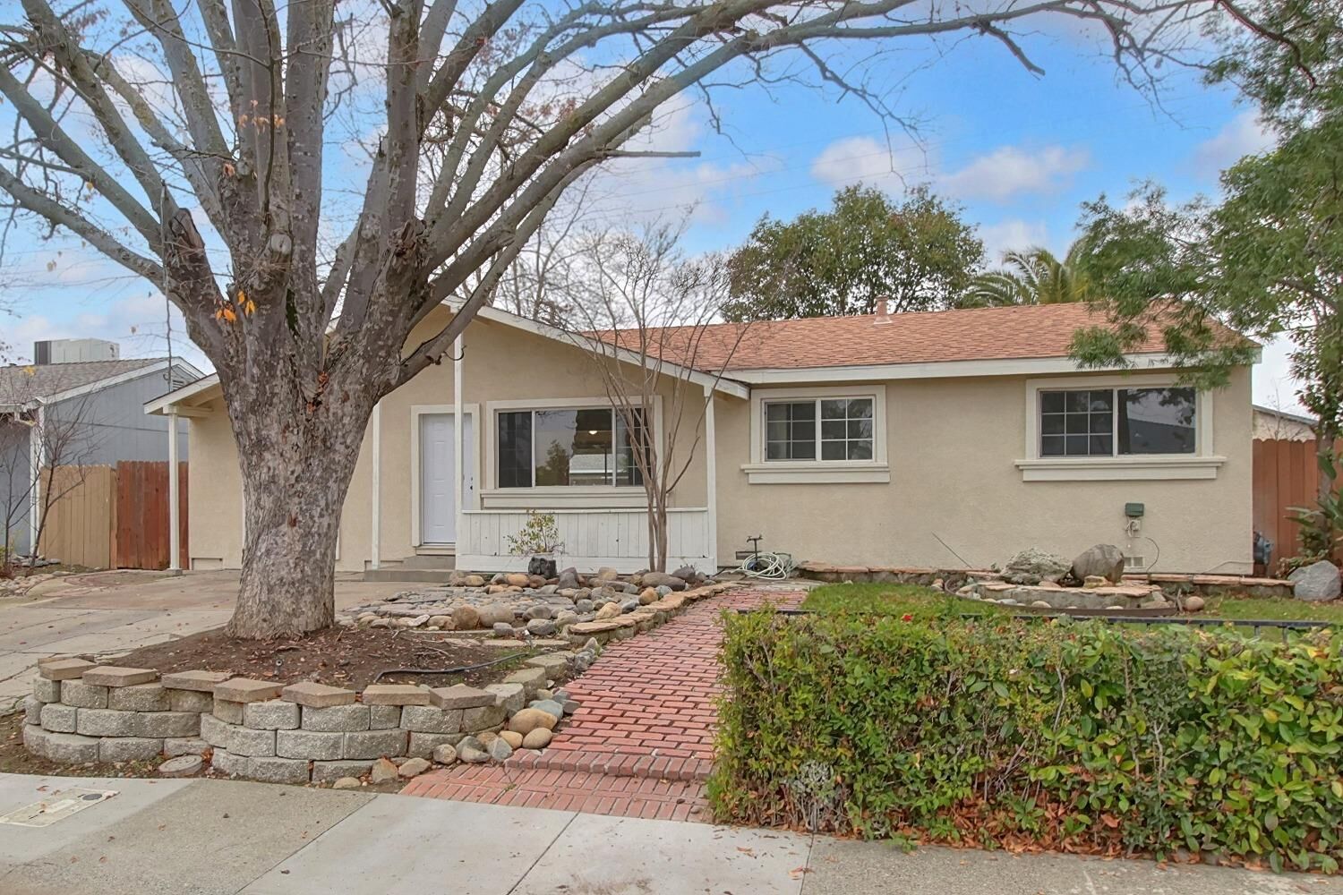 Property Photo: 2827 Meadowvale Avenue CA 95822