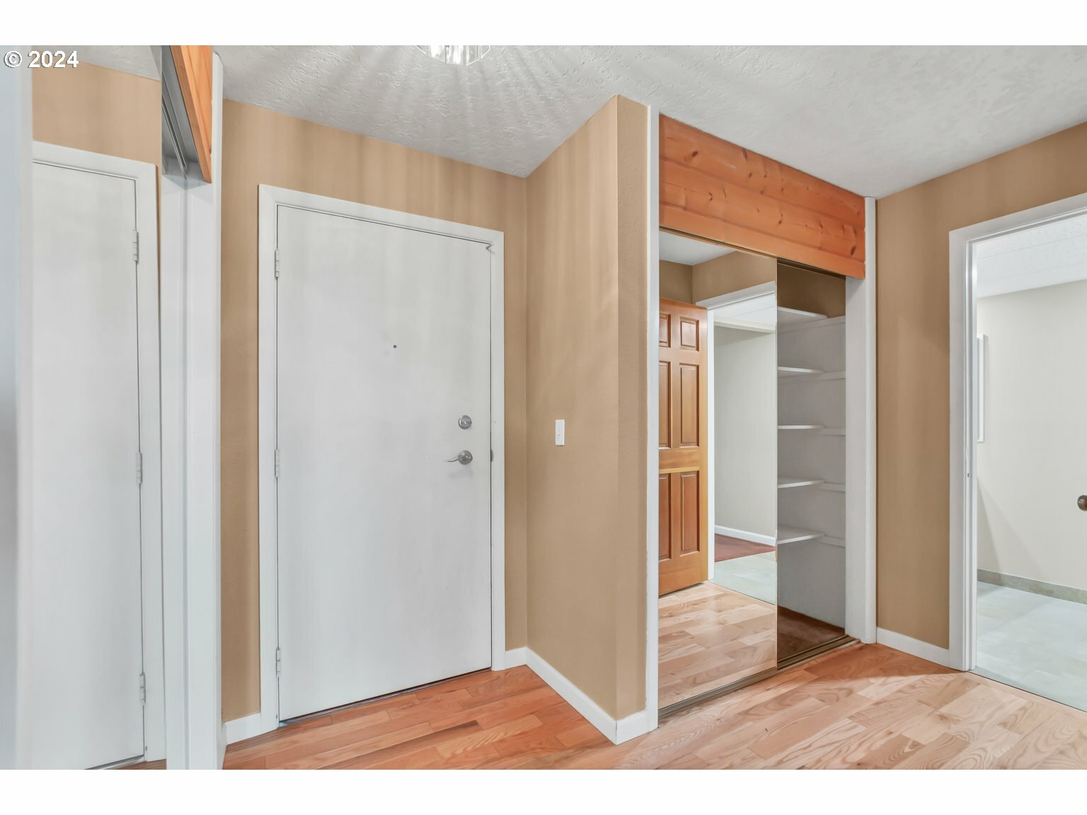 Property Photo: 5585 E Evergreen Blvd 5103 WA 98661