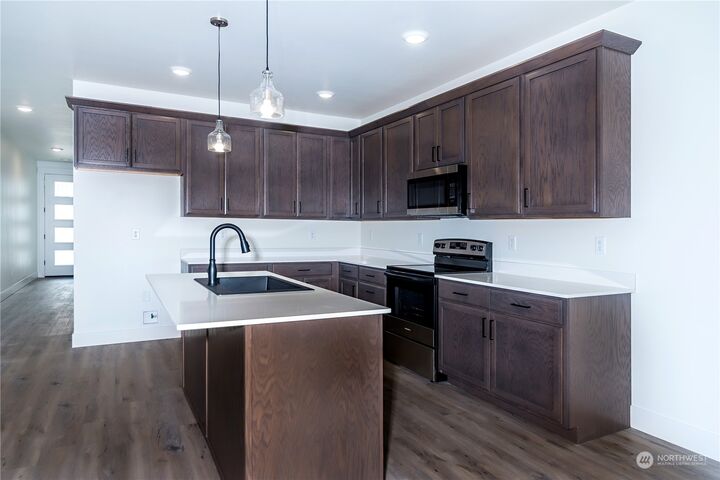 Property Photo:  600 W Windflower Lane  WA 98926 