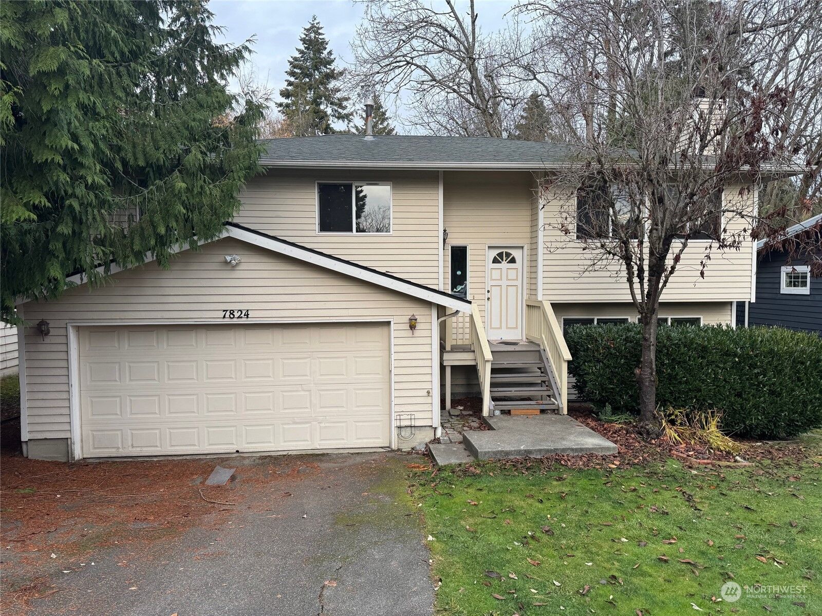 Property Photo: 7824 SE 24th Street WA 98040