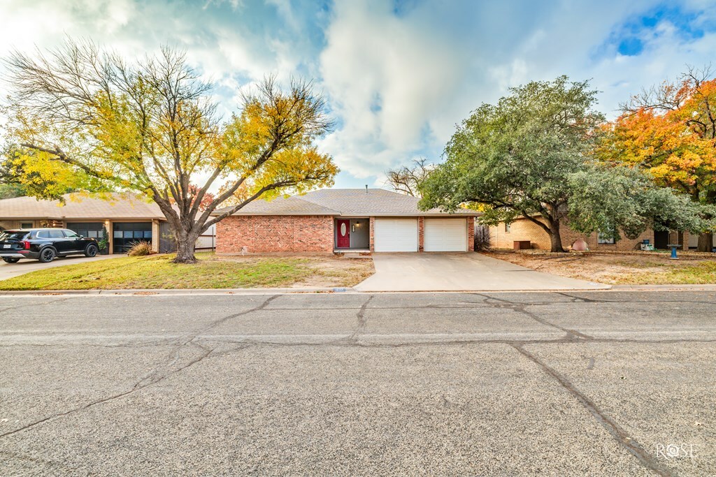 Property Photo:  1637 Parkview Dr  TX 76904 