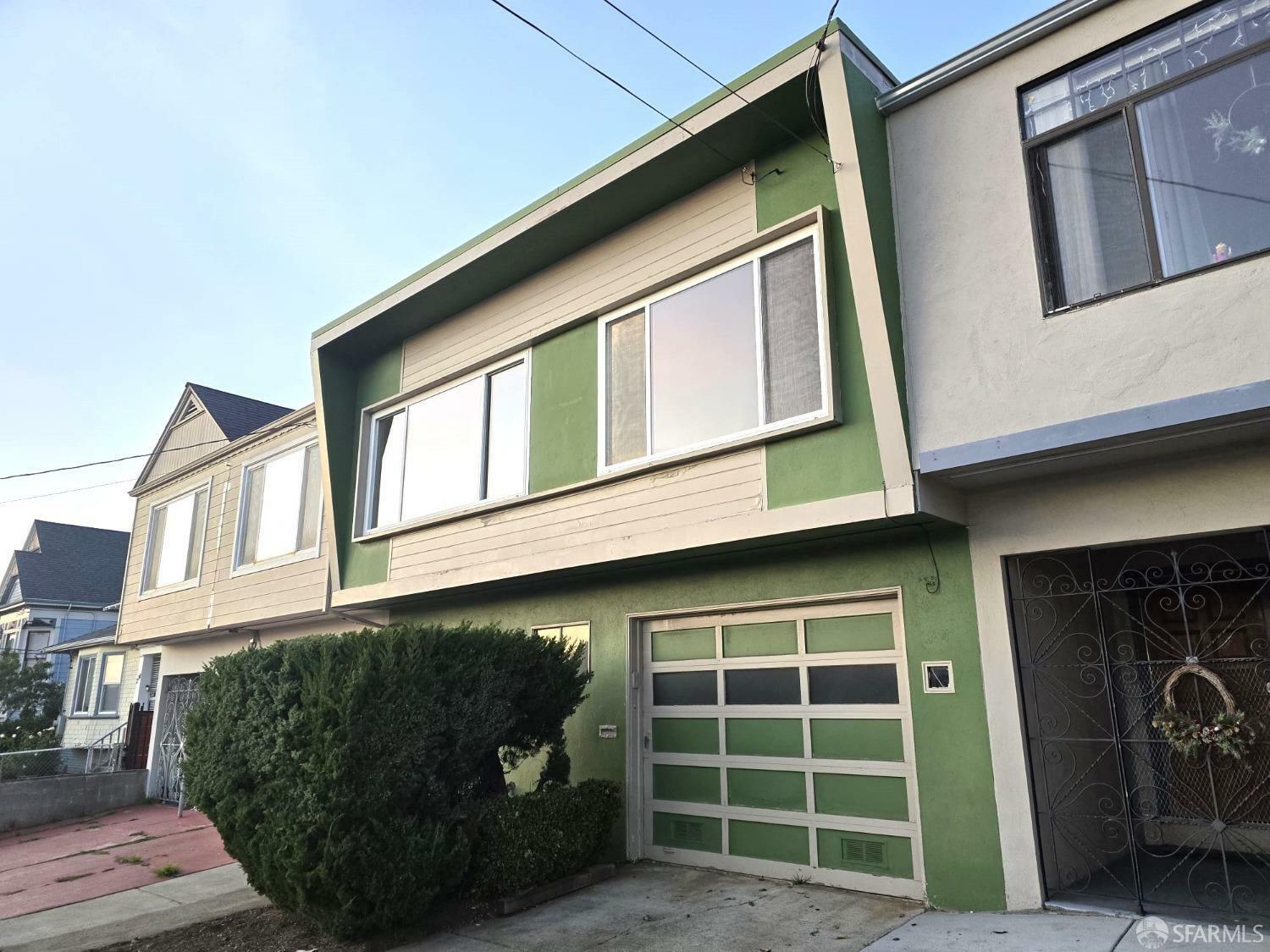 Property Photo:  272 Farallones Street  CA 94112 