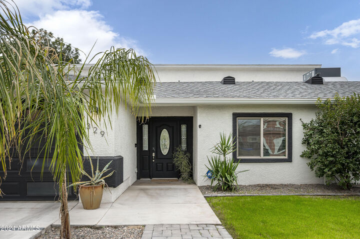 Property Photo: 329 E Belmont Avenue AZ 85020