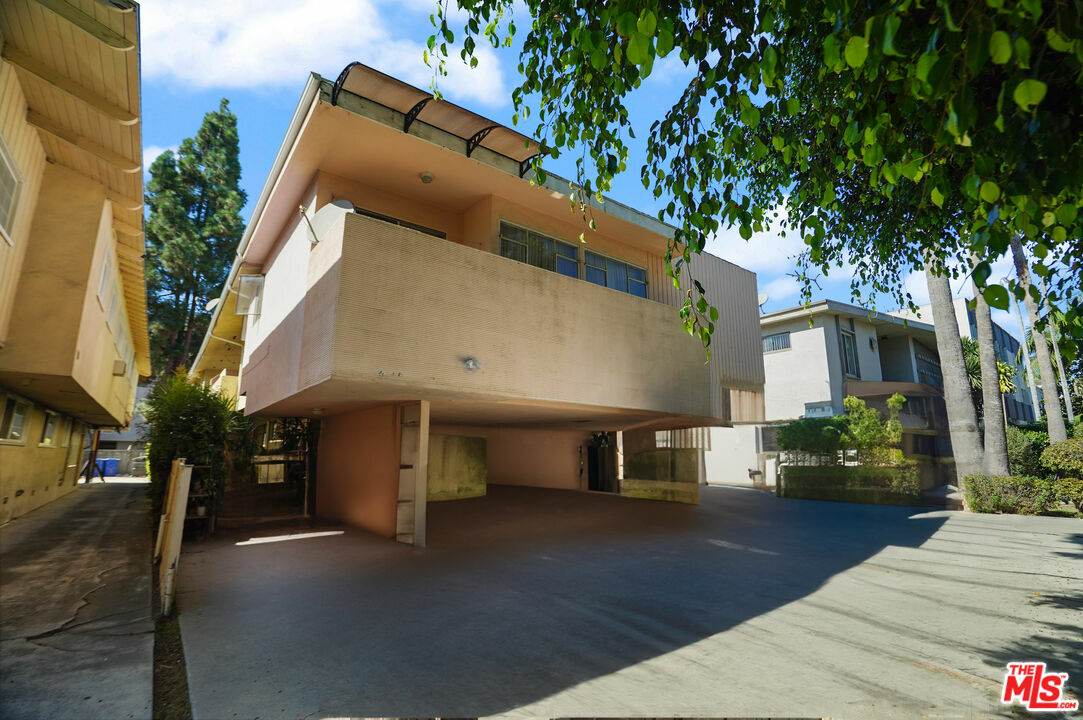 Property Photo: 849 S Bedford St 4 CA 90035