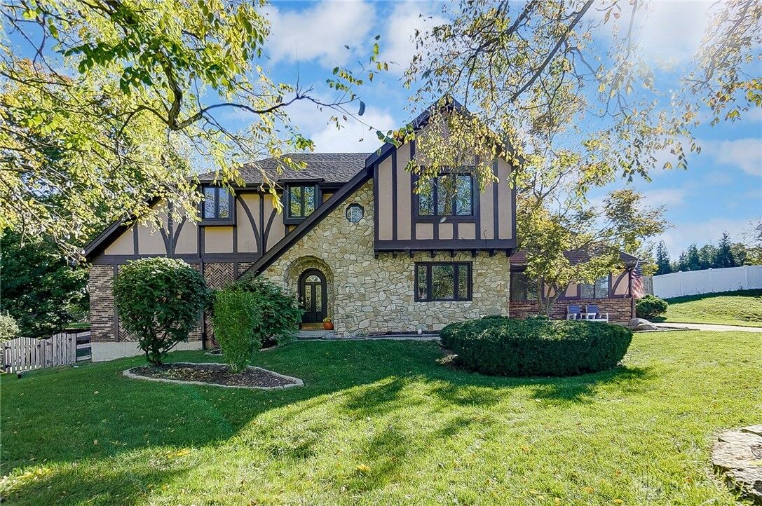 Property Photo: 6740 Oakfield Drive OH 45415