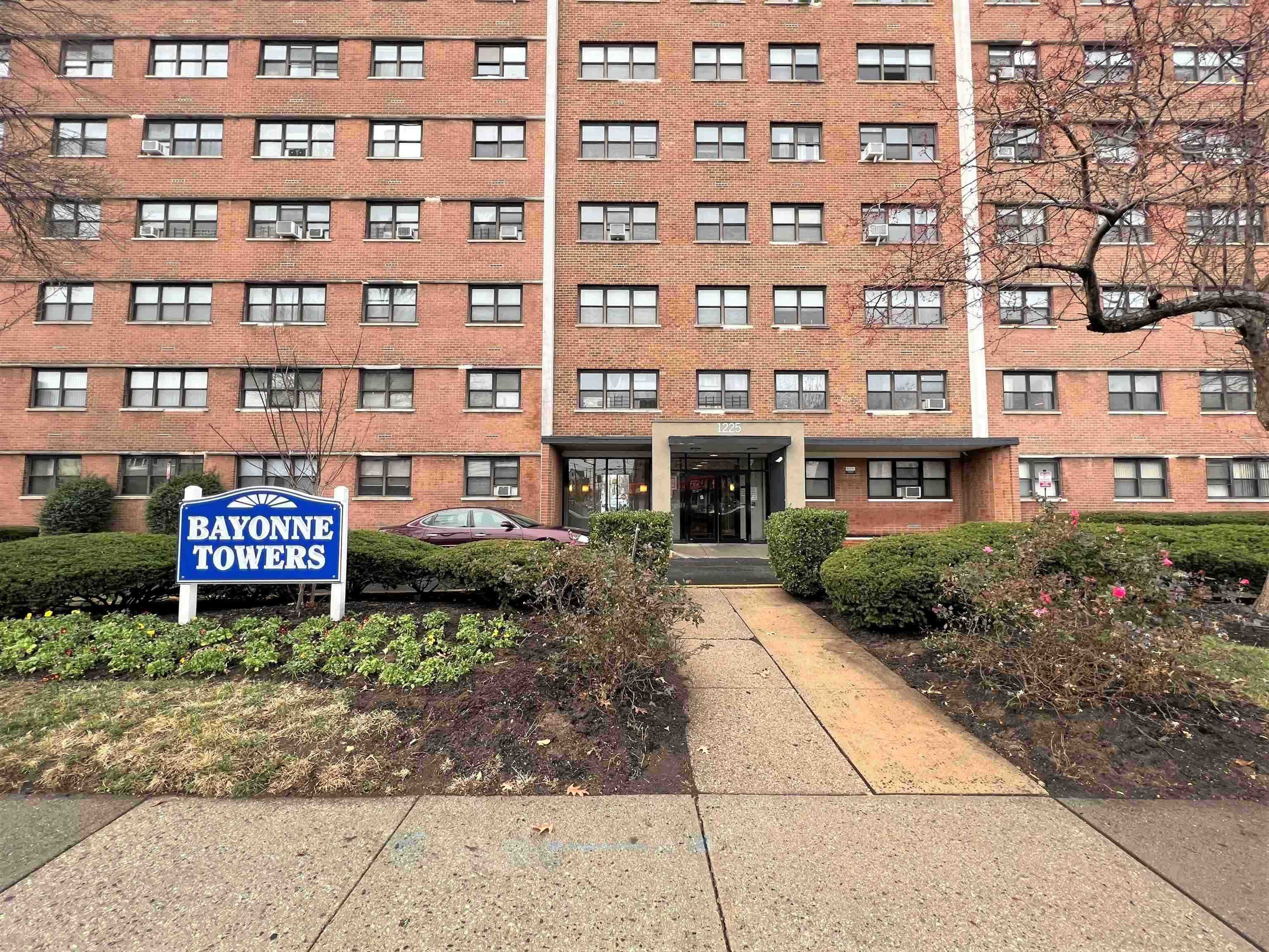 Property Photo:  1225 Kennedy Blvd 1F  NJ 07002 