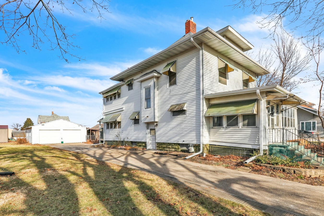 Property Photo:  219 A Avenue W  IA 52531 