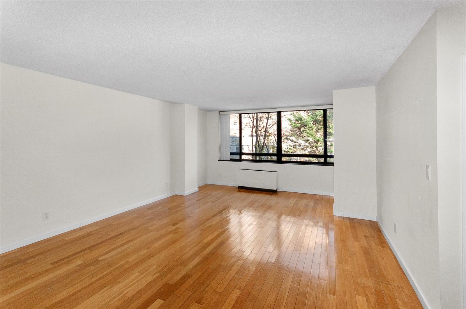 Property Photo:  2287 Johnson Avenue 6D  NY 10463 