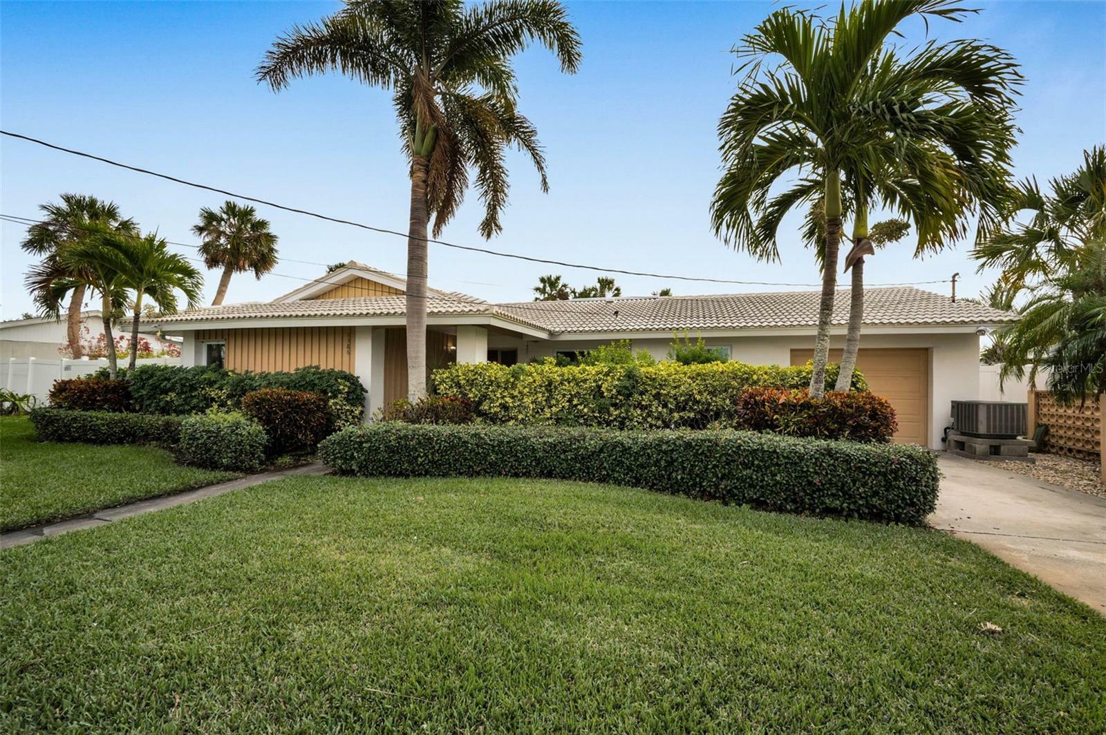 Property Photo:  1386 40th Avenue NE  FL 33703 