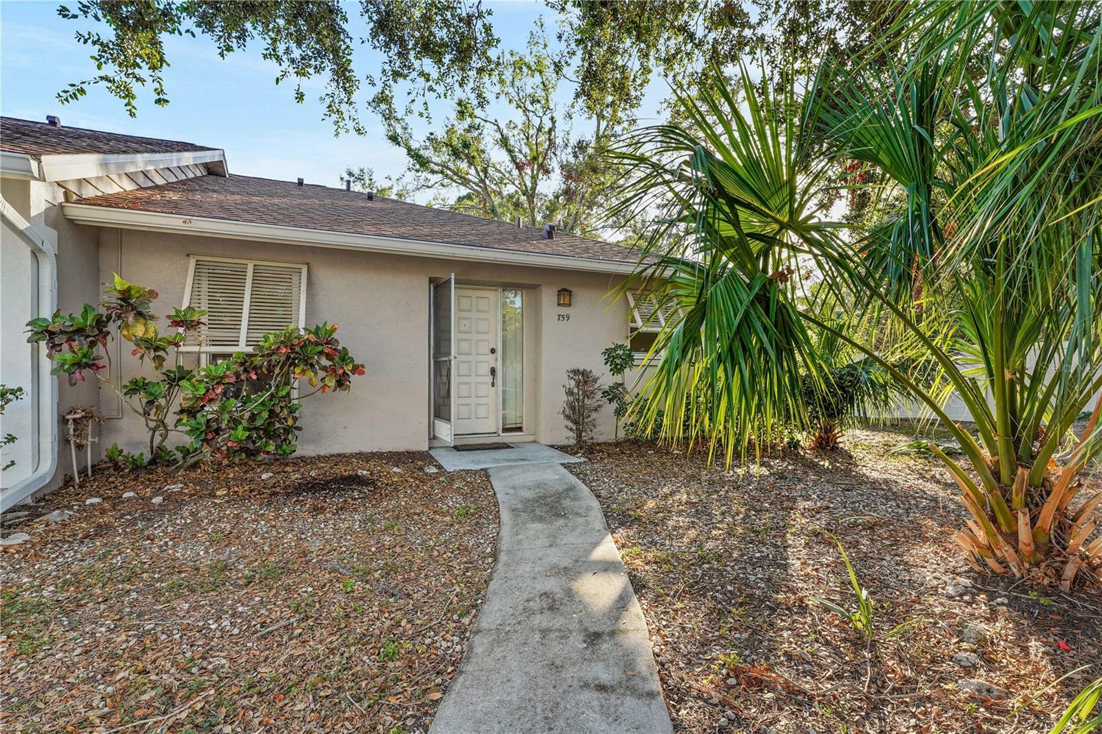 Property Photo:  759 N Jefferson Avenue 759  FL 34237 