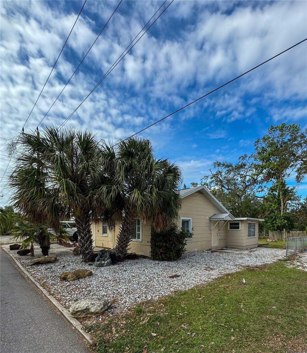 Property Photo:  4706 3rd Avenue W  FL 34209 