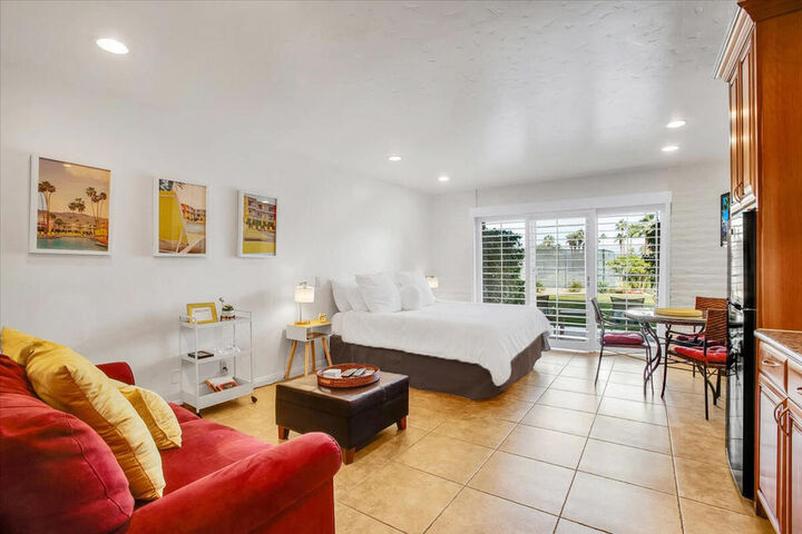 Property Photo:  73850 Fairway Drive 18  CA 92260 