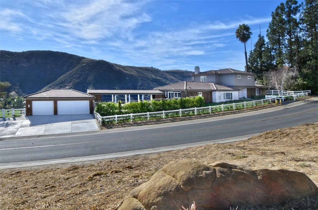 Property Photo:  30 Stagecoach Road  CA 91307 