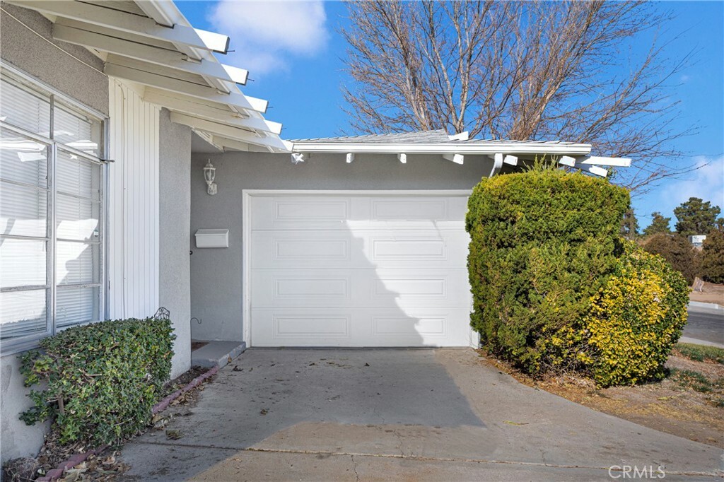 Property Photo:  14086 Wimbleton Drive  CA 92395 