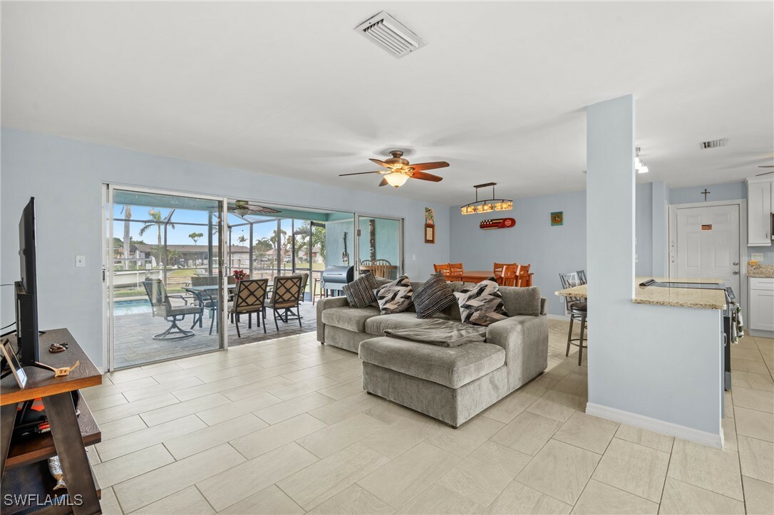 Property Photo:  1421 Windsor Court  FL 33904 