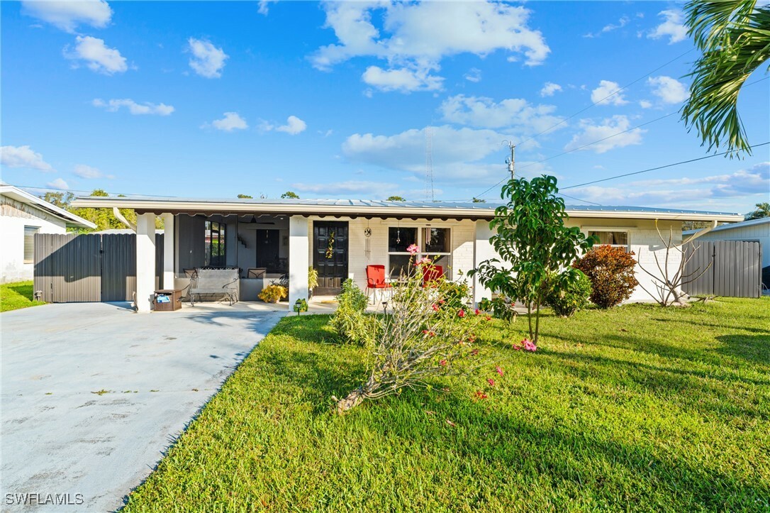 Property Photo:  40 Victoria Drive N  FL 33917 