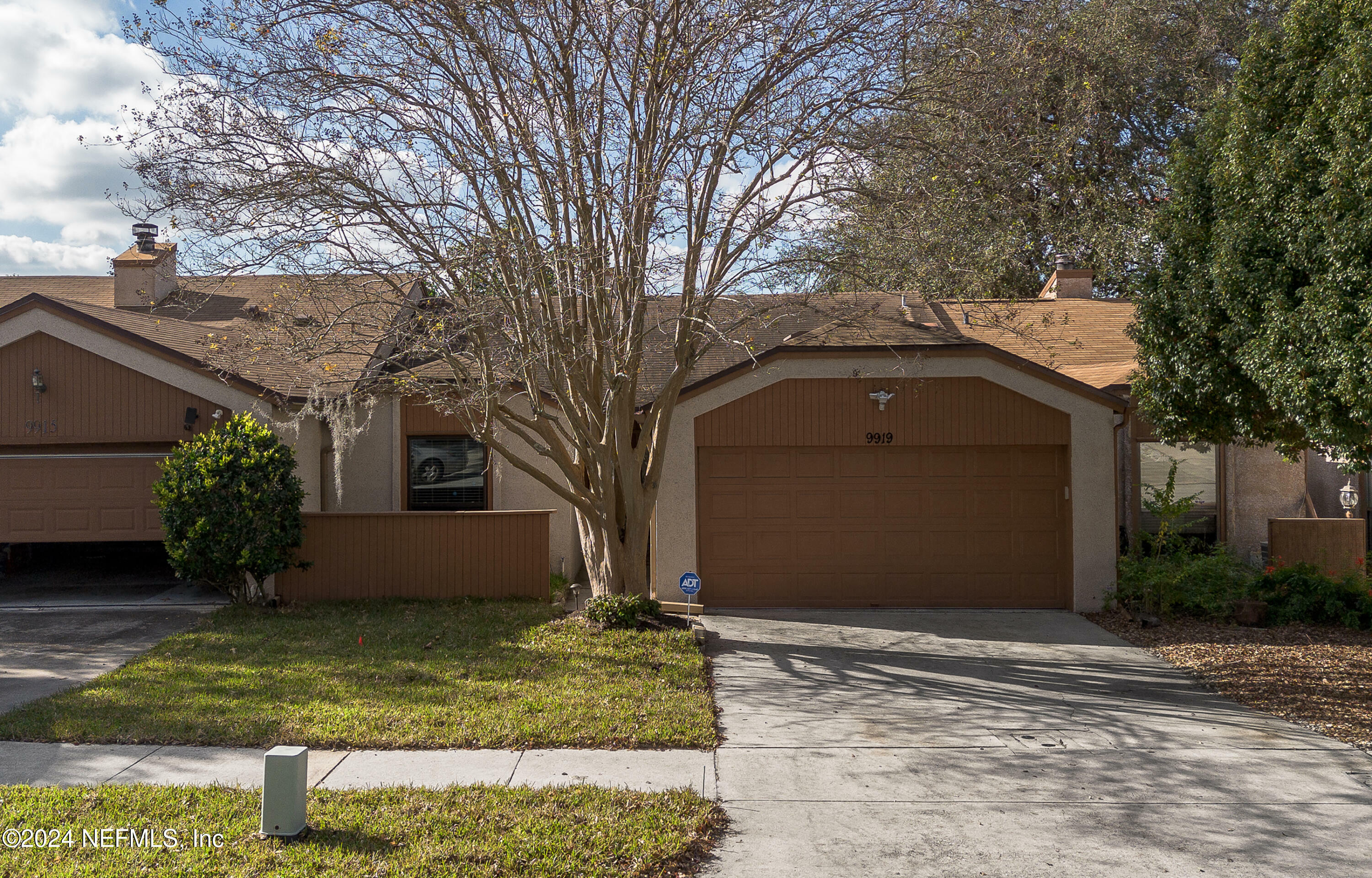 Property Photo:  9919 Fawn Brook Drive  FL 32256 