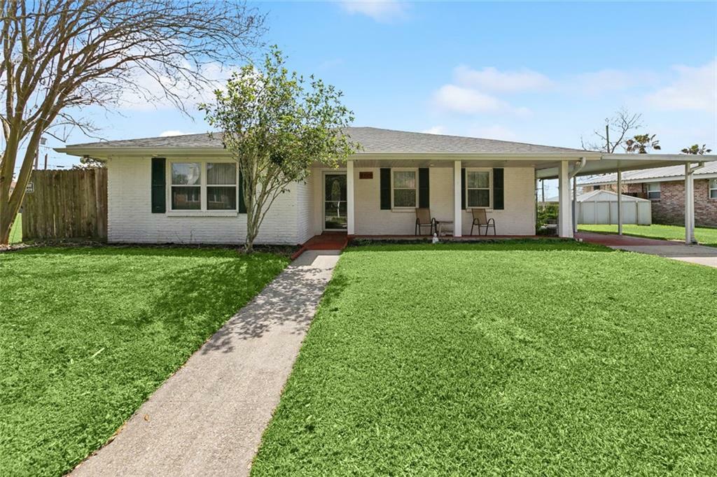 Property Photo: 2109 Riverbend Drive LA 70092
