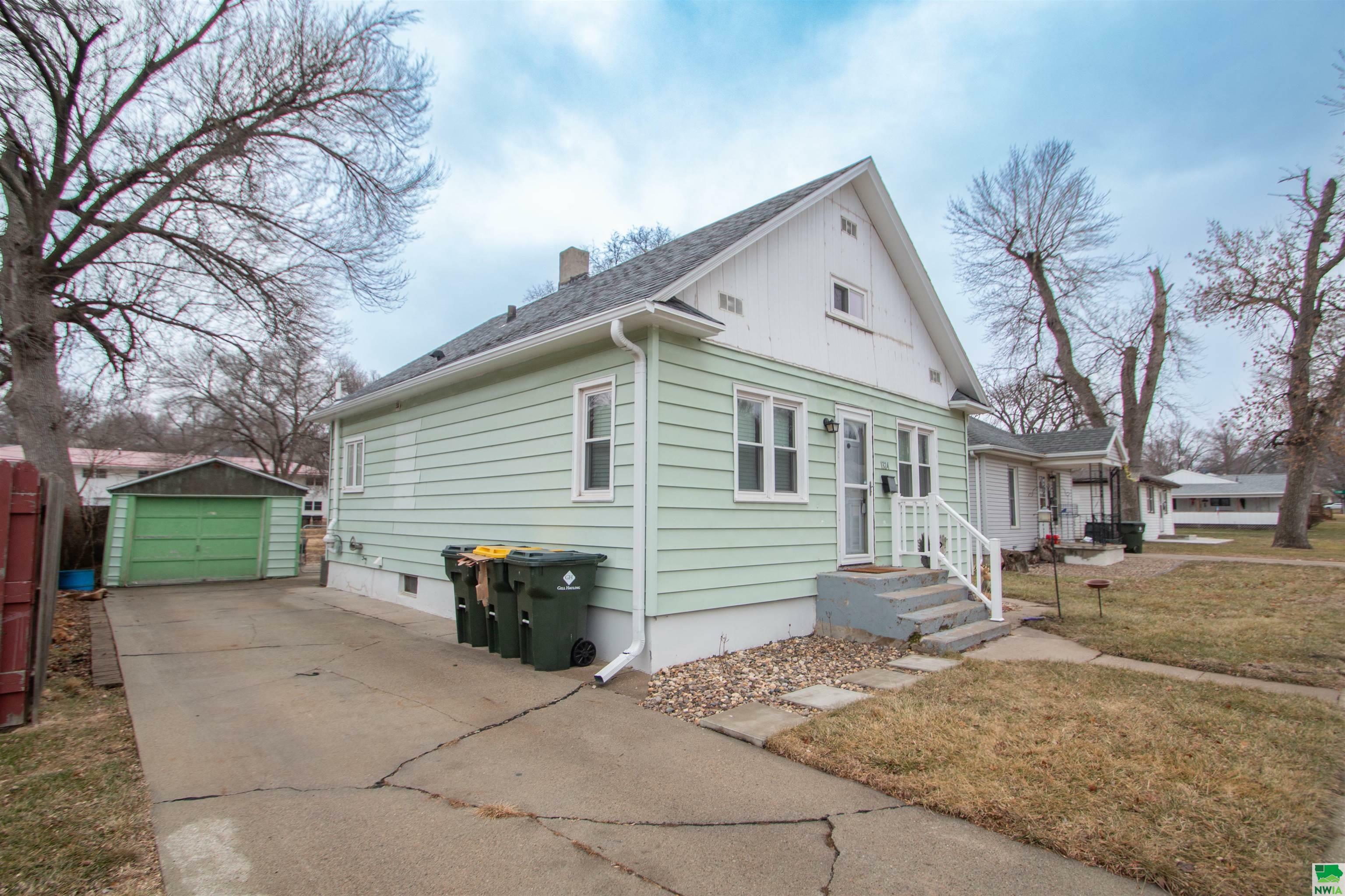 Property Photo:  1324 S Royce St  IA 51106 