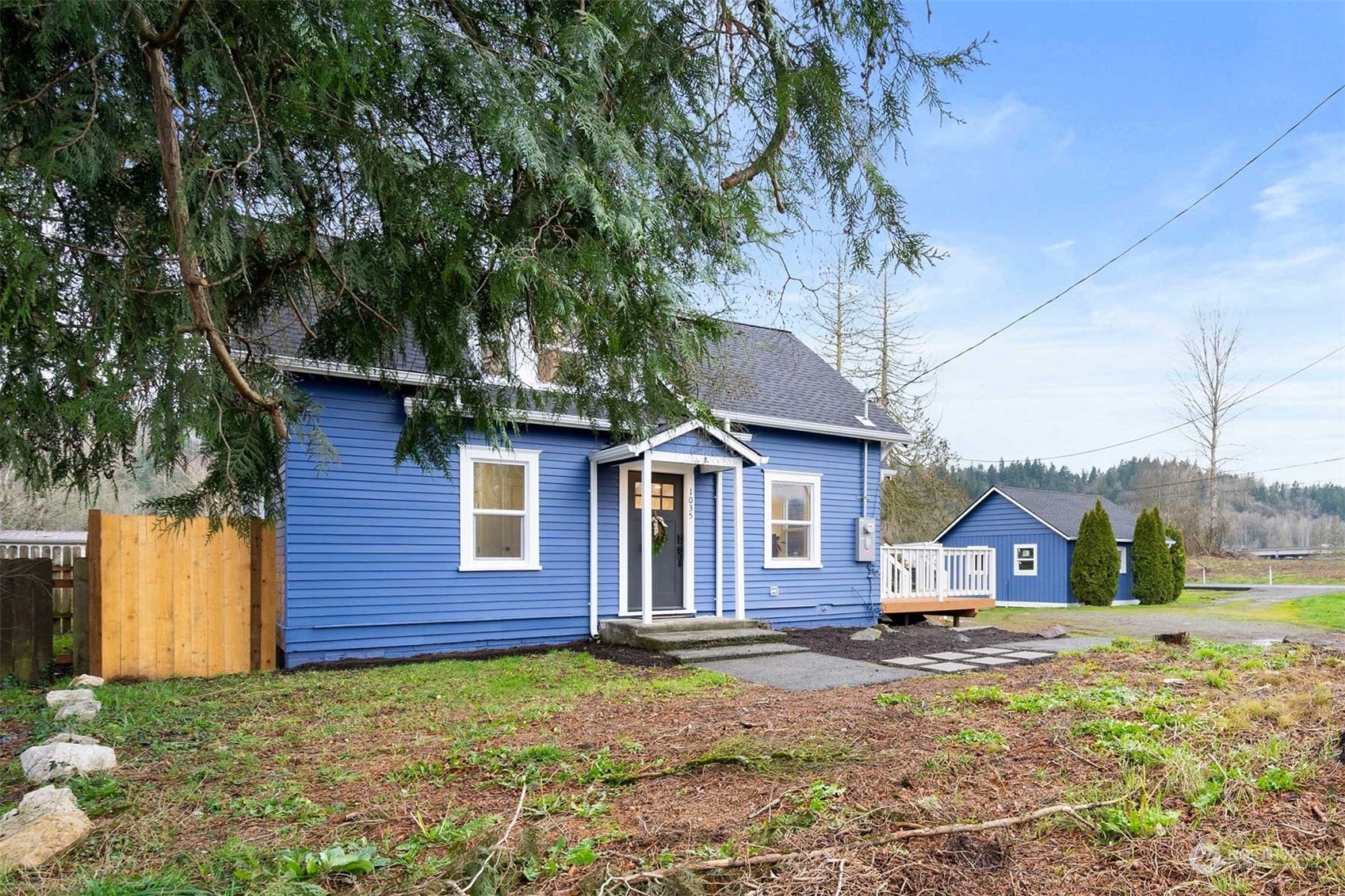 Property Photo:  1035  Algona Boulevard N  WA 98001 