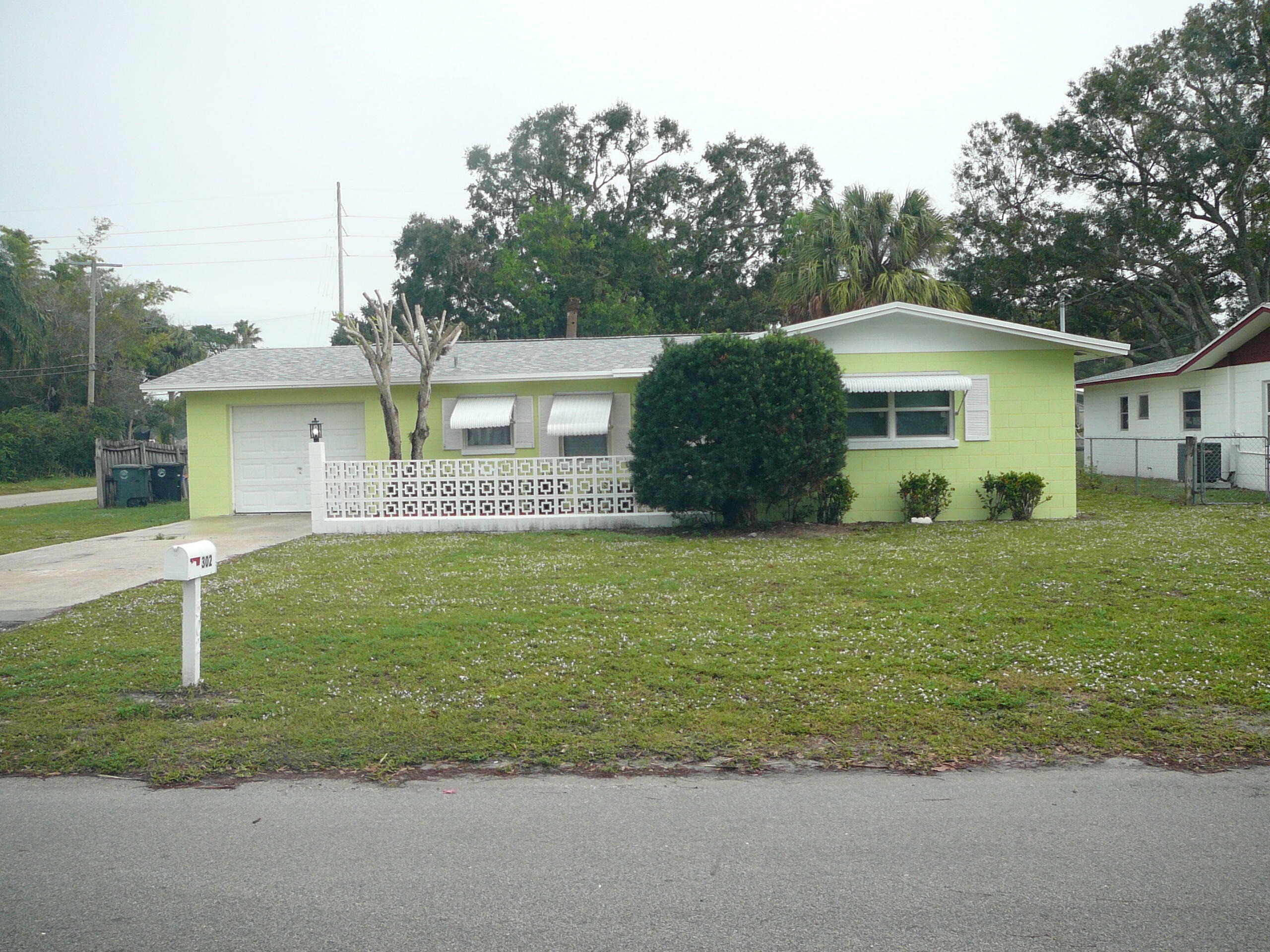 Property Photo:  302 S 30th Street  FL 34947 