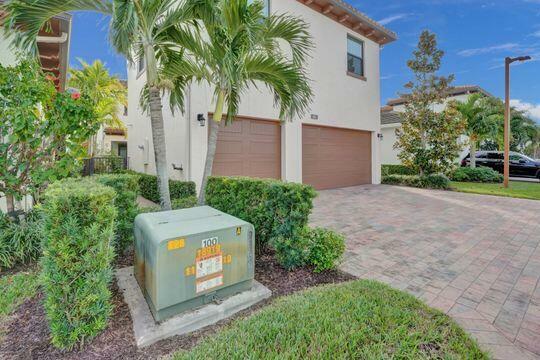 Property Photo:  8011 Hobbes Way  FL 33418 