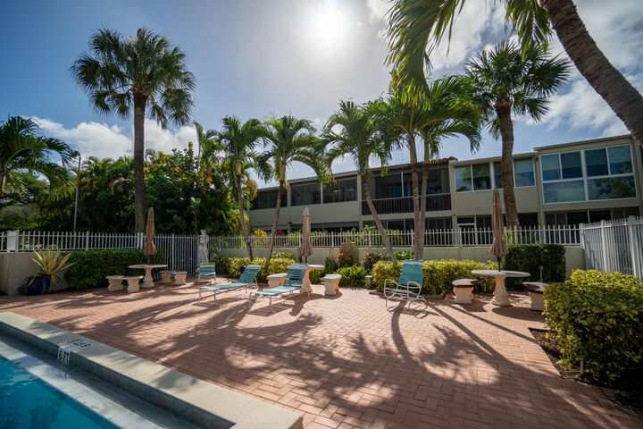Property Photo:  2528 Boundbrook Drive S 208  FL 33406 