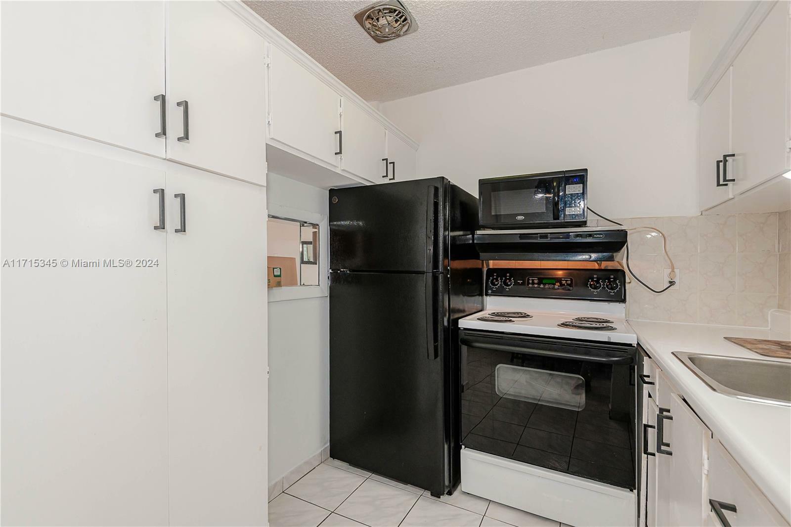 Property Photo:  815 SW 10th Ter 18V  FL 33009 